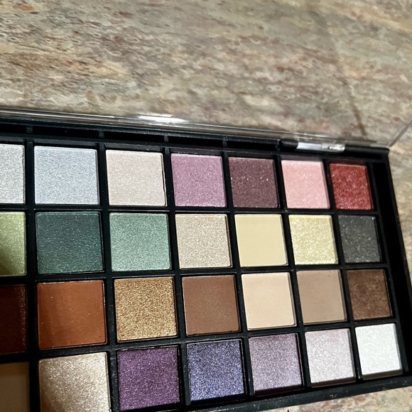 Ulta Beauty Neutral Multi-Colored Eyeshadow Palette – 36 Shades - Picture 5 of 10